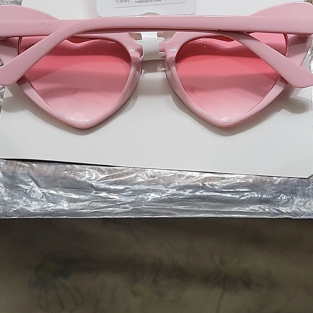 THE CHILDRENS PLACE HEART EMBELLISHED SUNNIES KIDS NWT
